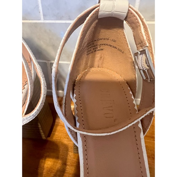 Crevo Strappy Block Heeled Sandals - Picture 7 of 7